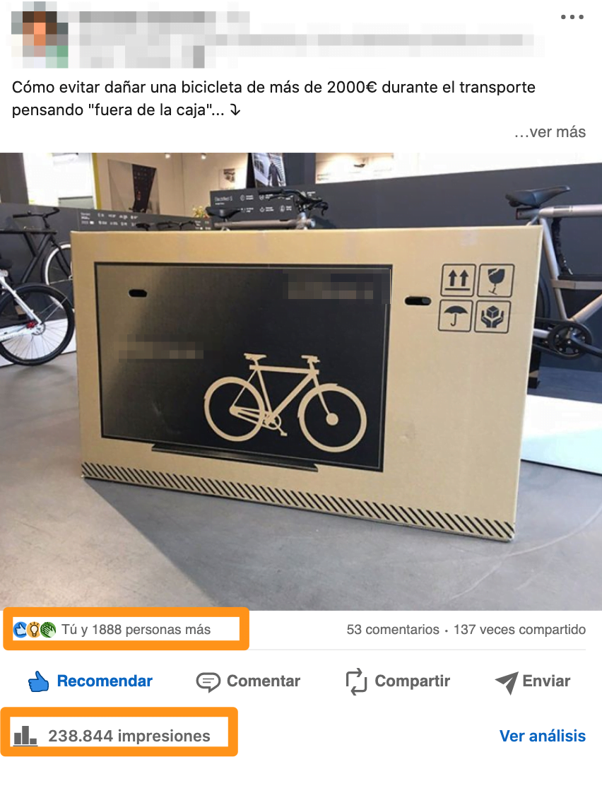 Un anuncio de Facebook que muestra una bicicleta en una caja. Un anuncio de Facebook que muestra una bicicleta en una caja.
